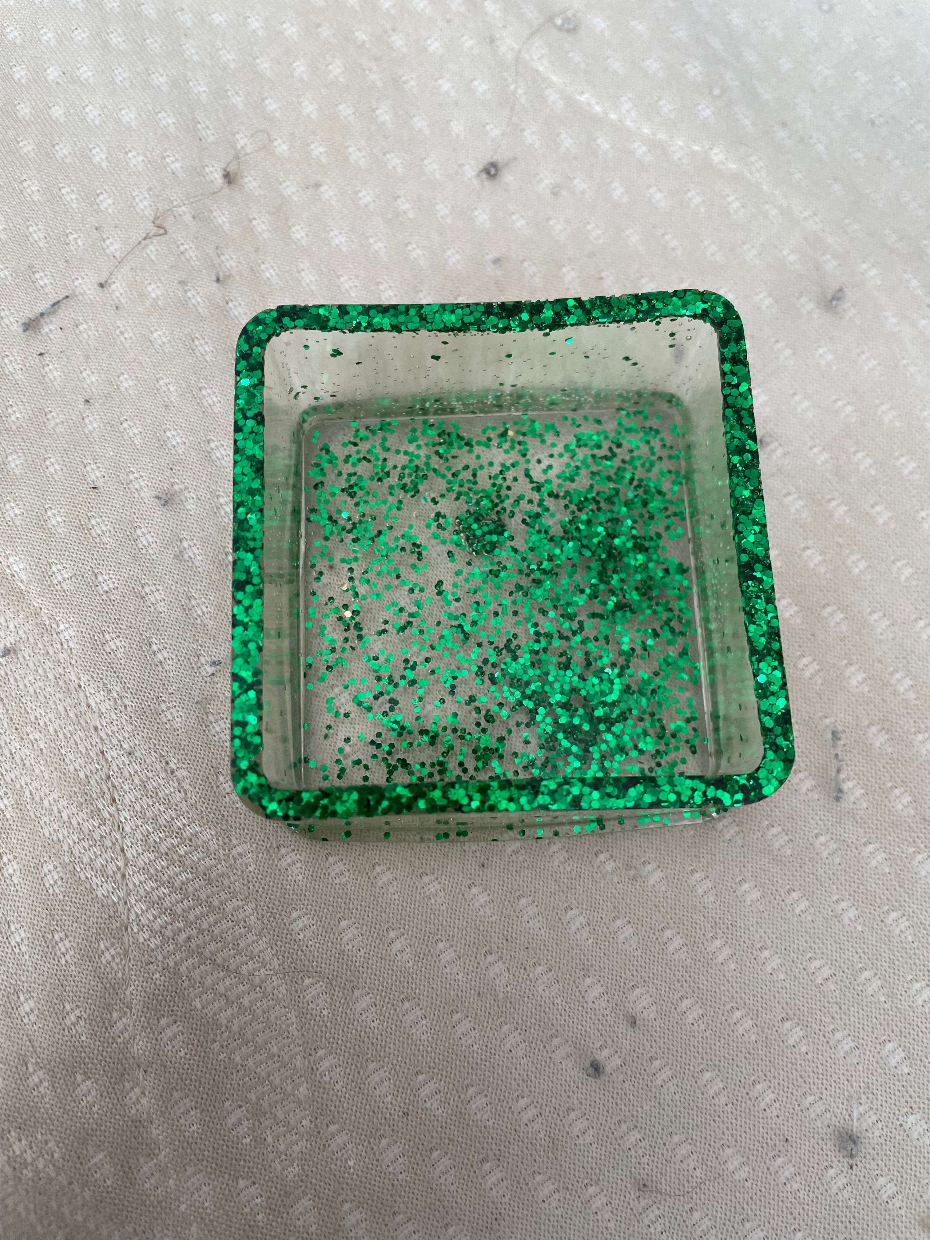 Boite carrée vert paillletté