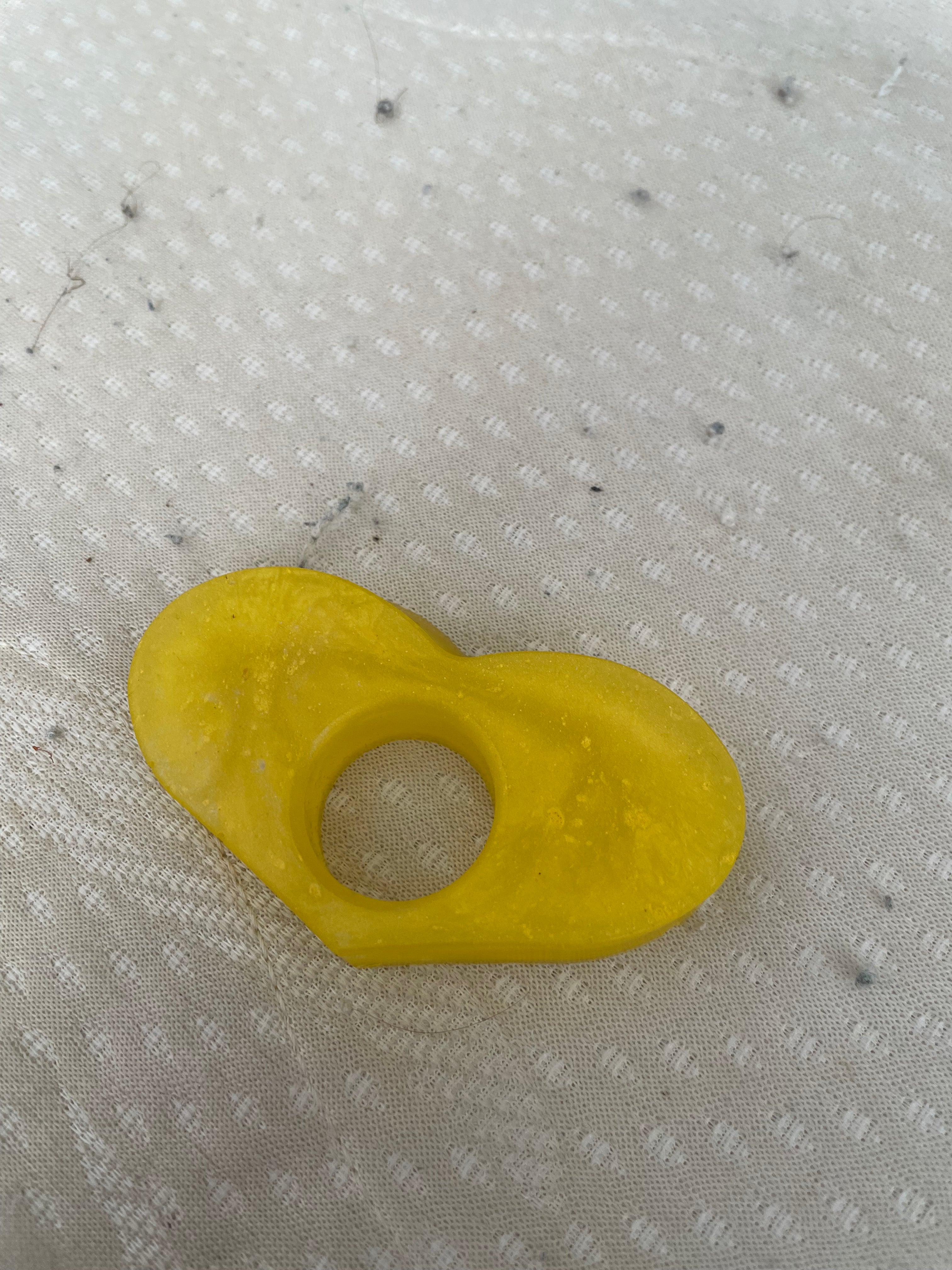 Bague de lecture coeur jaune