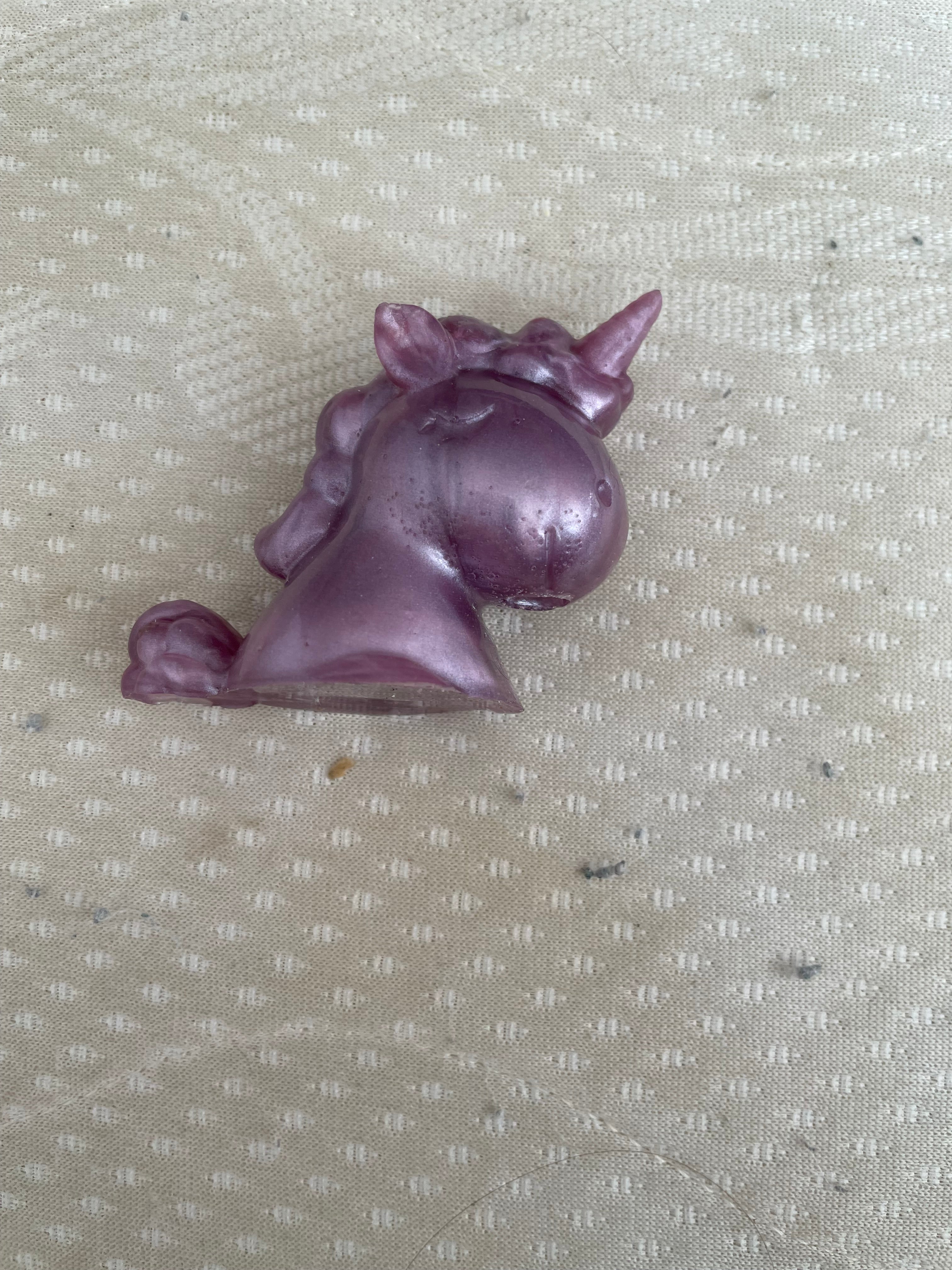 Petite licorne violette