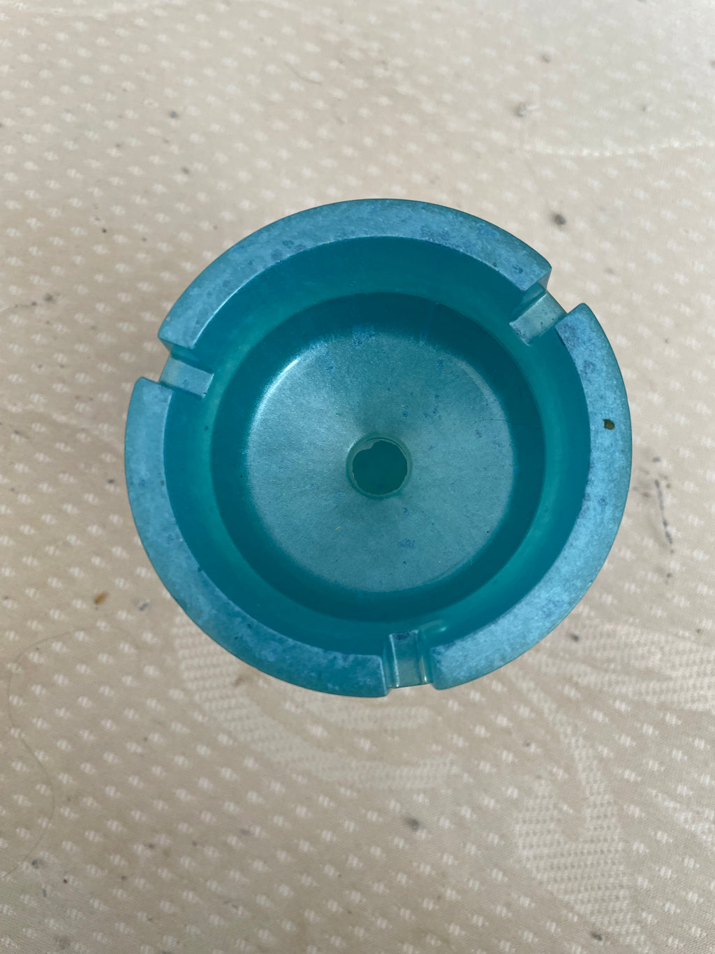 Cendrier avec reservoir bleu