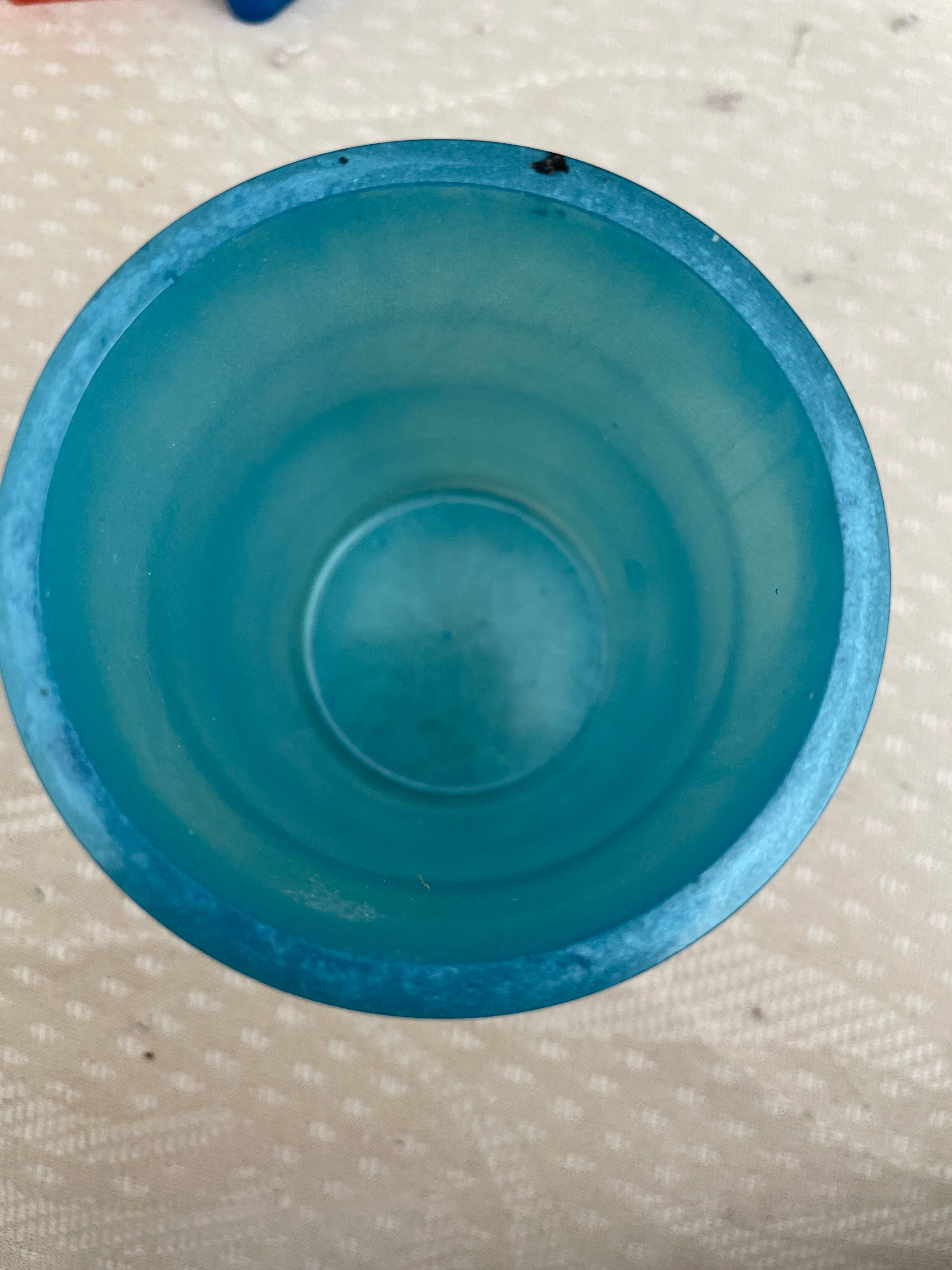 Cendrier avec reservoir bleu