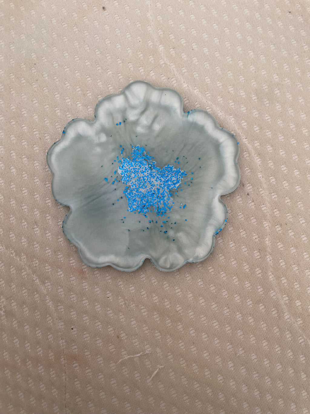 Dessous de verre en fleur par 2 blanc paillette bleu et violet