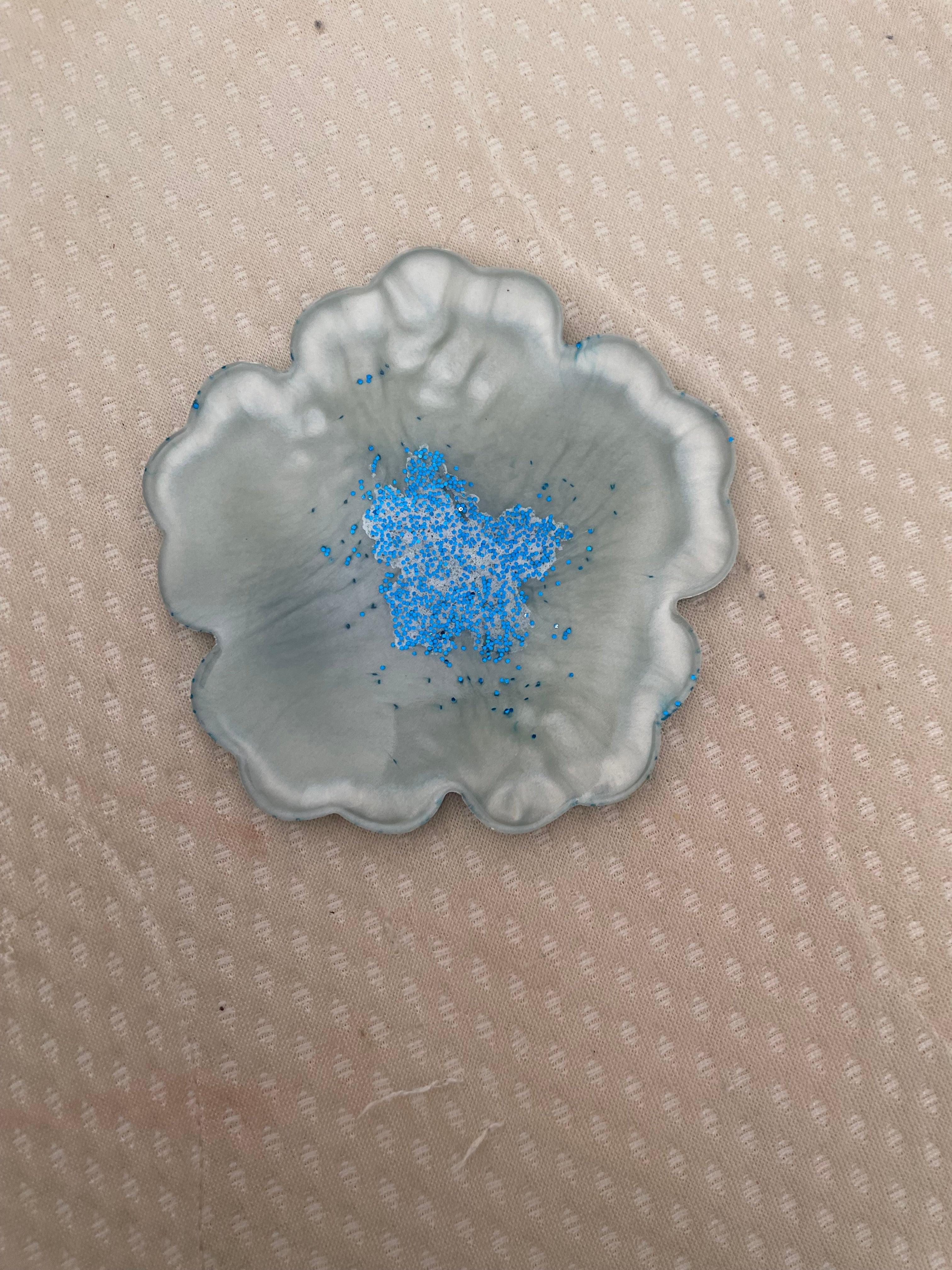 Dessous de verre en fleur par 2 blanc paillette bleu et violet