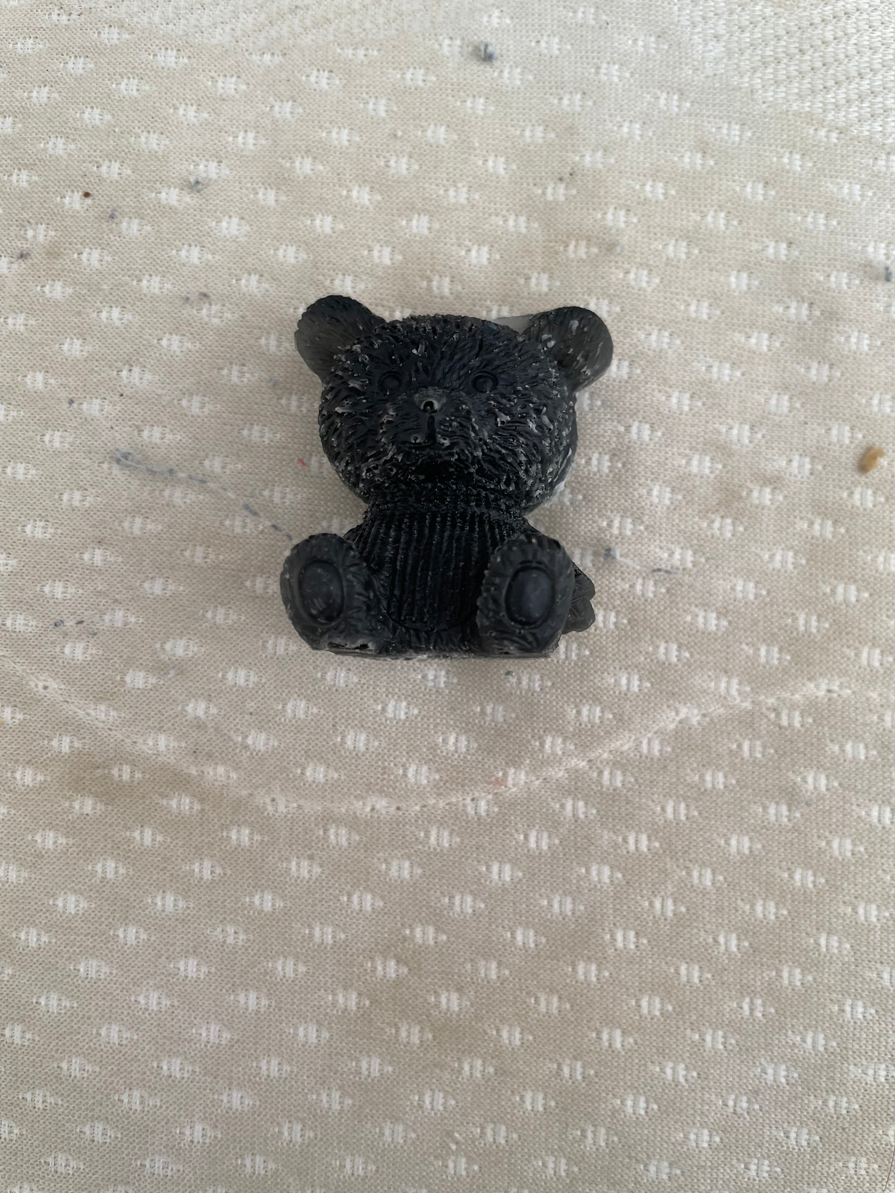 Tres grand ours noir